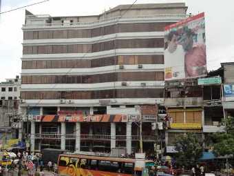 Razzak Plaza at Savar sealed off for cracks
